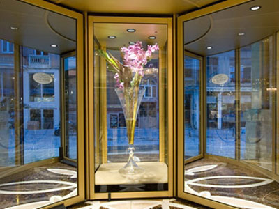 4 Winged Revolving Door with Showcase